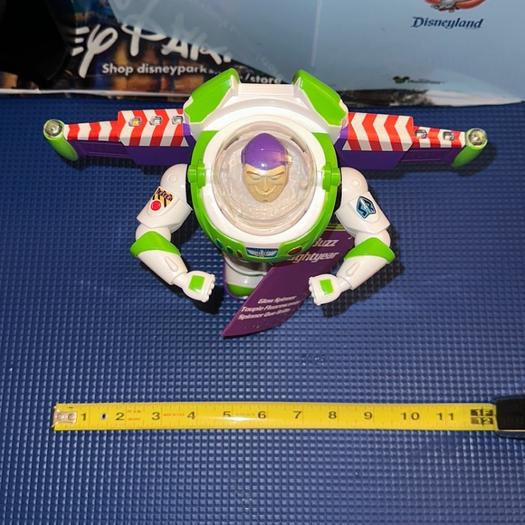 DISNEY PARKS EXCLUSIVE BUZZ LIGHTYEAR SPACE RANGER TALKING LIGHT UP SPINNER - Picture 7 of 9
